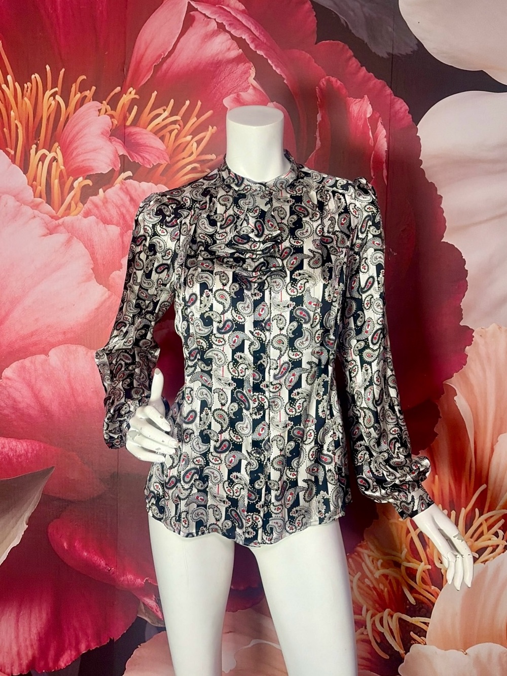 Maxime 100% Silk Blouse Women’s M Paisley Print Ruffled Jabot Long Sleeve